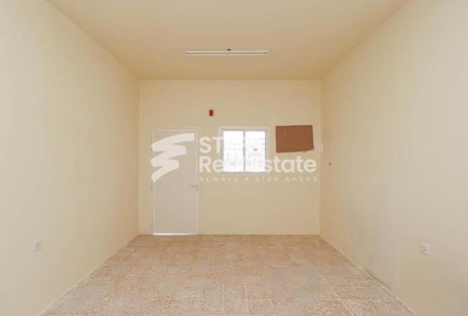 985759 - Property Image 2