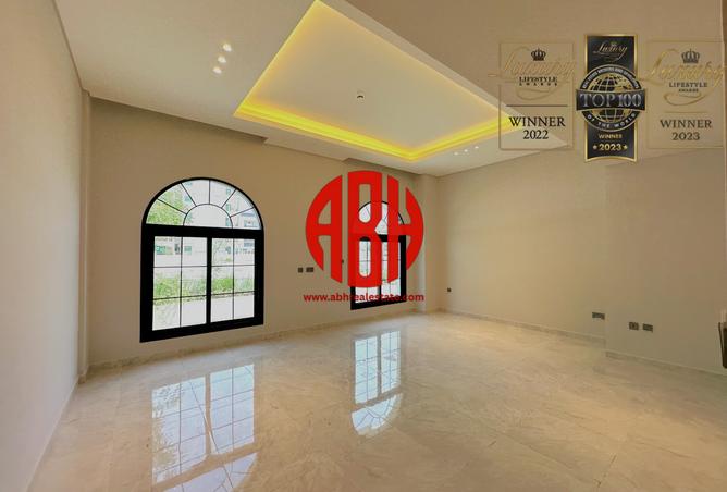 892959 - Property Image 2