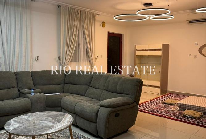 908037 - Property Image 2