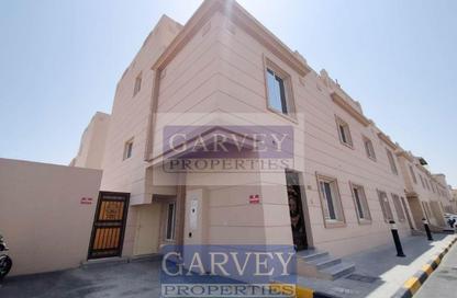 مجمع سكني - 6 غرف نوم - 6 حمامات للايجار في طريق سلوى - العزيزية - الدوحة