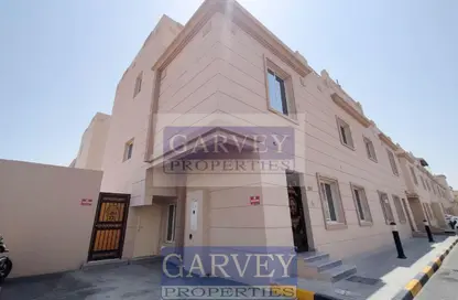 مجمع سكني - 6 غرف نوم - 6 حمامات للايجار في طريق سلوى - العزيزية - الدوحة