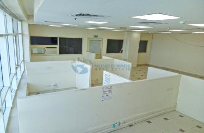 Office Space - Studio - 1 Bathroom for rent in Umm Ghuwailina 4 - Umm Ghuwailina - Doha