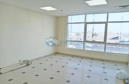 Office Space - Studio - 1 Bathroom for rent in Umm Ghuwailina 4 - Umm Ghuwailina - Doha