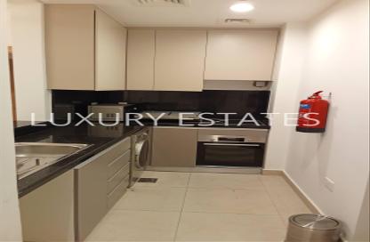 Apartment - 2 Bedrooms - 3 Bathrooms for rent in Floresta Gardens - The Pearl Island - Doha