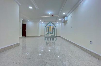 Apartment - 1 Bedroom - 1 Bathroom for rent in Umm Ghwailina Comm - Umm Ghuwalina - Umm Ghuwailina - Doha