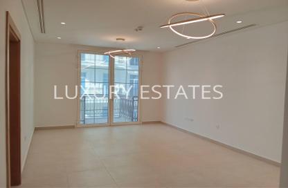 Apartment - 2 Bedrooms - 3 Bathrooms for rent in Floresta Gardens - The Pearl Island - Doha