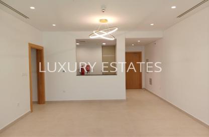 Apartment - 2 Bedrooms - 3 Bathrooms for rent in Floresta Gardens - The Pearl Island - Doha