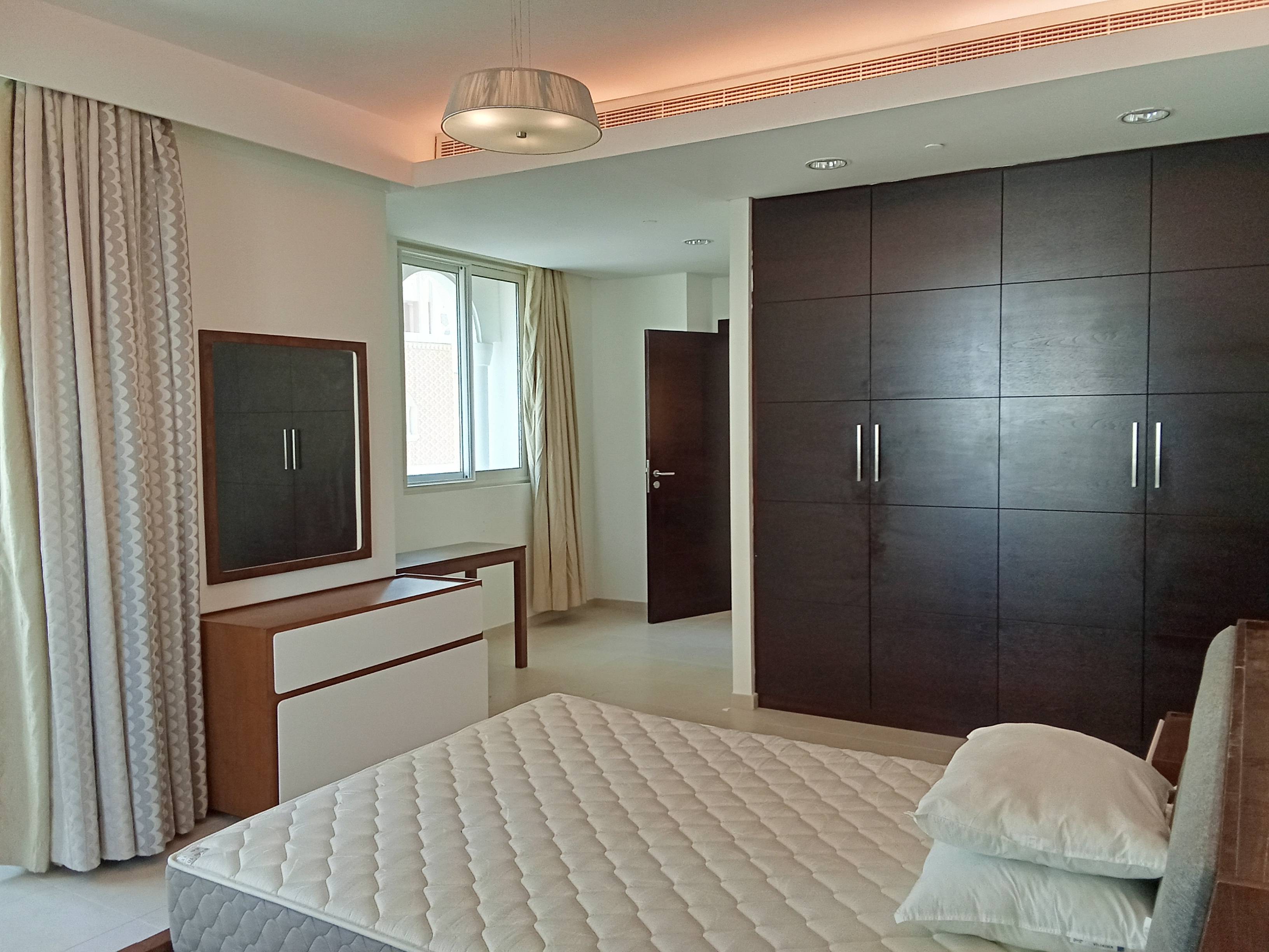 Spacious 1 BHK | Balcony | Prorated Bills Included thumbnail 12