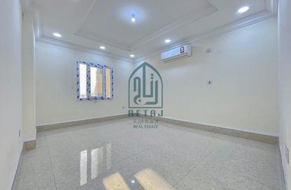 Apartment - 1 Bedroom - 1 Bathroom for rent in Umm Ghwailina Comm - Umm Ghuwalina - Umm Ghuwailina - Doha