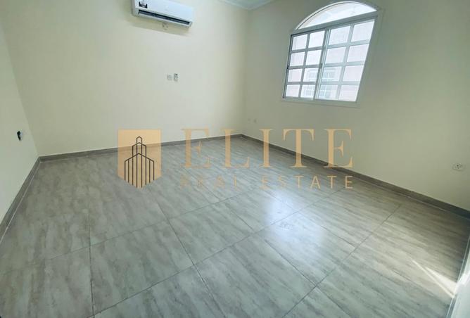 905843 - Property Image 2