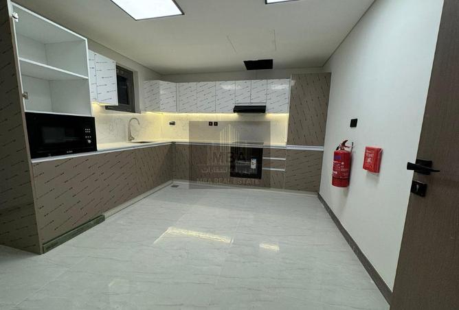 905992 - Property Image 3