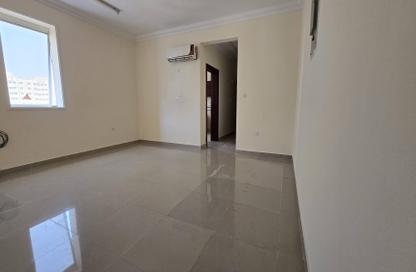Apartment - 2 Bedrooms - 2 Bathrooms for rent in Umm Ghwailina Comm - Umm Ghuwalina - Umm Ghuwailina - Doha