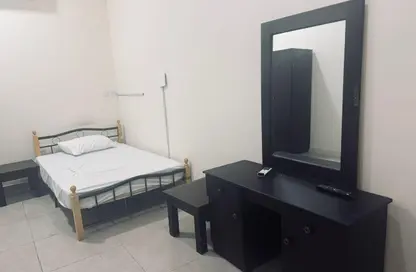Villa - Studio - 1 Bathroom for rent in Umm Al Seneem Street - Ain Khaled - Doha