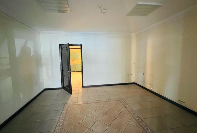 911563 - Property Image 3