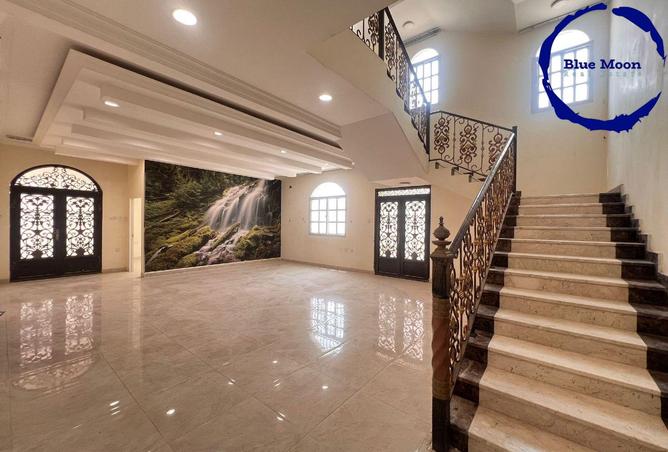 911485 - Property Image 2