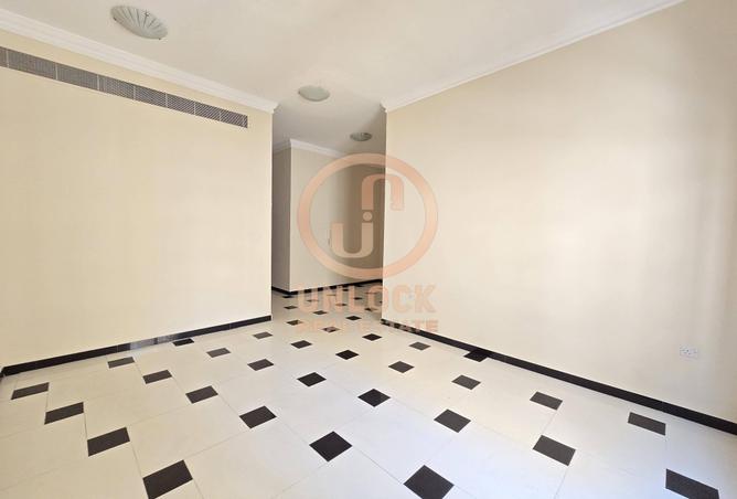 912407 - Property Image 2