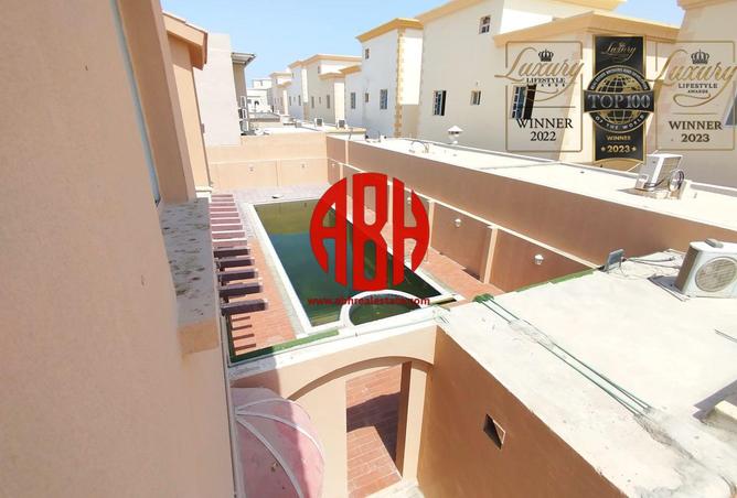 912101 - Property Image 2