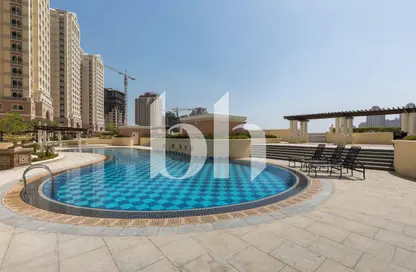 شقة - 2 غرف نوم - 3 حمامات للايجار في فيفا غرب - فيفا بحرية - جزيرة اللؤلؤة - الدوحة