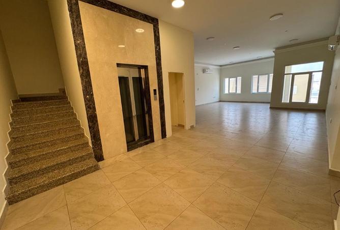 915214 - Property Image 2