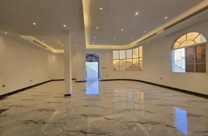 فيلا - 5 غرف نوم - 6 حمامات للايجار في البوابة الجنوبية - بحيرة وست لاجون - الدوحة