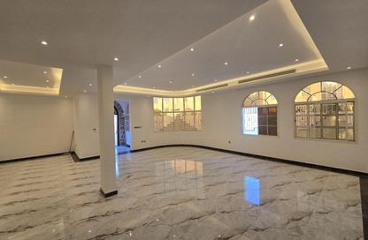 Villa - 5 Bedrooms - 6 Bathrooms for rent in South Gate - West Bay Lagoon - Doha