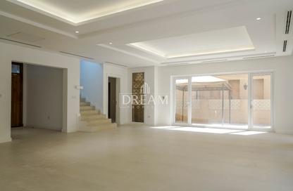 Villa - 4 Bedrooms - 6 Bathrooms for rent in West Bay Lagoon Villas - West Bay Lagoon - West Bay Lagoon - Doha