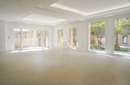Villa - 4 Bedrooms - 6 Bathrooms for rent in West Bay Lagoon Villas - West Bay Lagoon - West Bay Lagoon - Doha