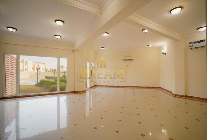 983856 - Property Image 2