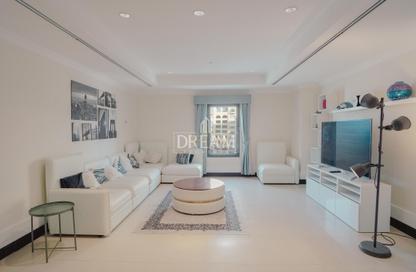 Apartment - 1 Bedroom - 2 Bathrooms for rent in Porto Arabia - The Pearl Island - Doha