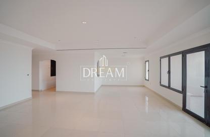 Apartment - 2 Bedrooms - 2 Bathrooms for rent in Porto Arabia - The Pearl Island - Doha