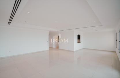Apartment - 2 Bedrooms - 2 Bathrooms for rent in Porto Arabia - The Pearl Island - Doha