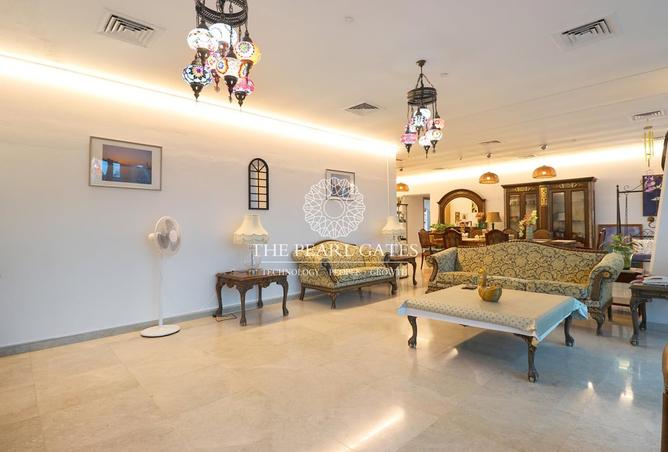 864945 - Property Image 2