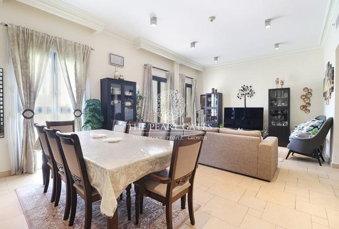 881402 - Property Image 2