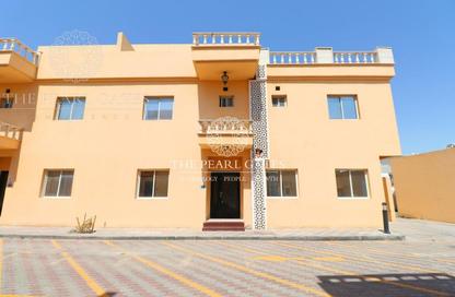 سكن الموظفين - استوديو - 5 حمامات للايجار في شارع وادي الشاهينيا - عين خالد - الدوحة