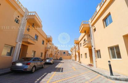 Staff Accommodation - 5 Bedrooms - 5 Bathrooms for rent in Wadi Al Shaheeniya Street - Ain Khaled - Doha
