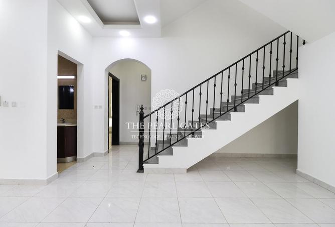 885992 - Property Image 2