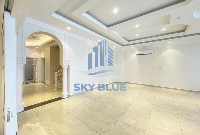 885431 - Property Image 2