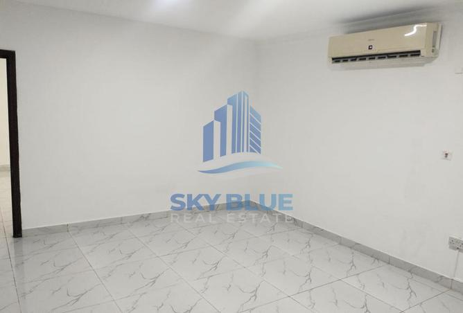 913027 - Property Image 2