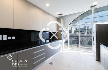 Penthouse - 3 Bedrooms - 5 Bathrooms for rent in Floresta Gardens - Floresta Gardens - The Pearl Island - Doha