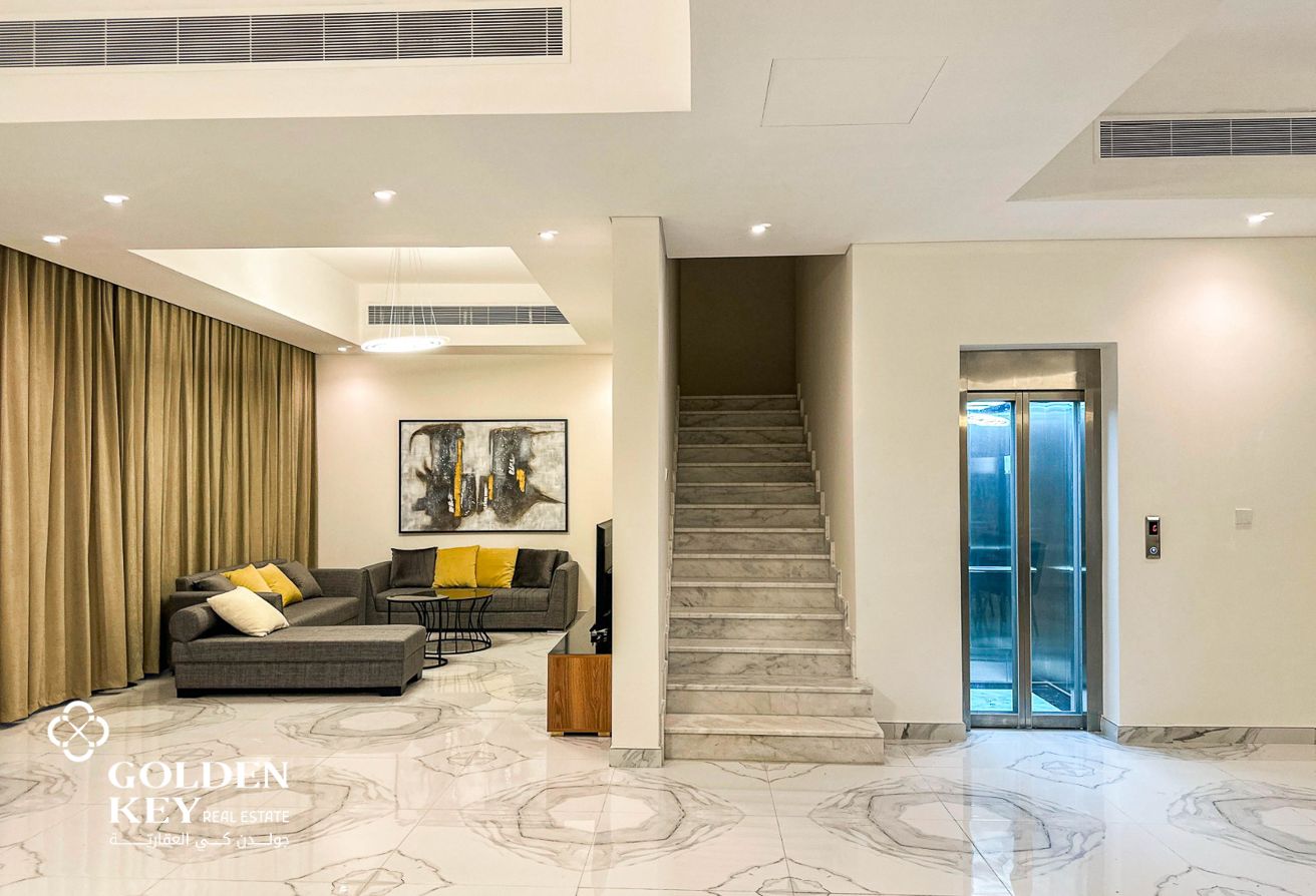 فيلا ٥ غرف للايجار علي الشاطئ تصميم واسع