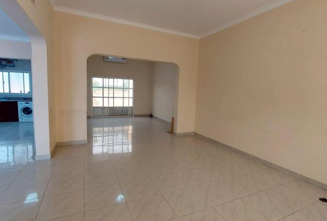 922071 - Property Image 2