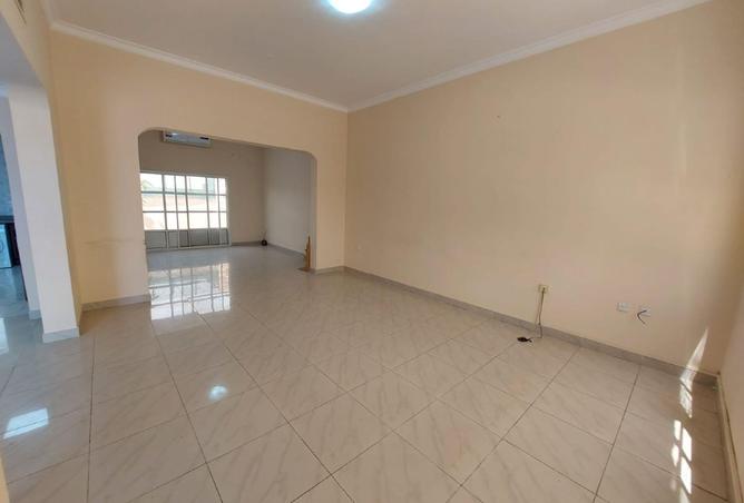 922071 - Property Image 3