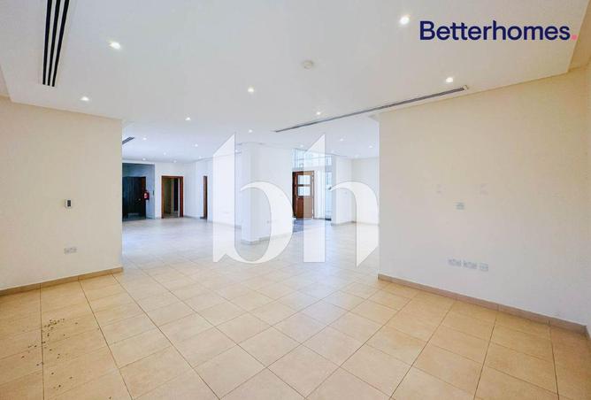 923390 - Property Image 2