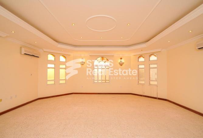 956059 - Property Image 2