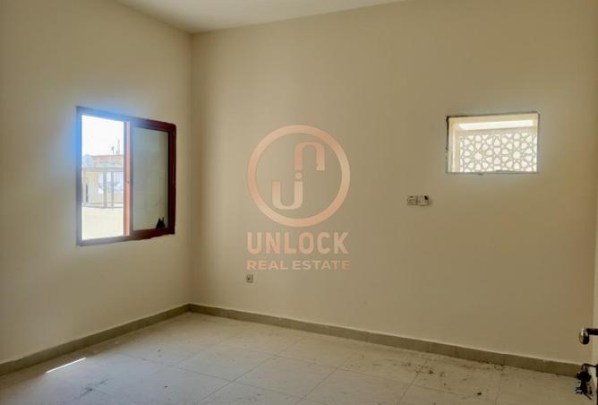 923184 - Property Image 3