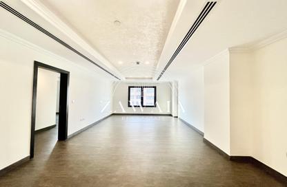 Apartment - 1 Bedroom - 2 Bathrooms for rent in West Porto Drive - Porto Arabia - The Pearl Island - Doha