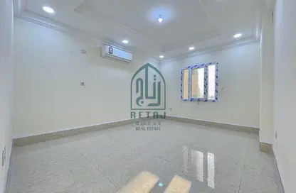 Apartment - 1 Bedroom - 1 Bathroom for rent in Umm Ghwailina Comm - Umm Ghuwalina - Umm Ghuwailina - Doha