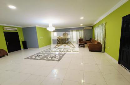 مجمع سكني - 5 غرف نوم - 5 حمامات للايجار في جنوب الدحيل - الدحيل - الدوحة