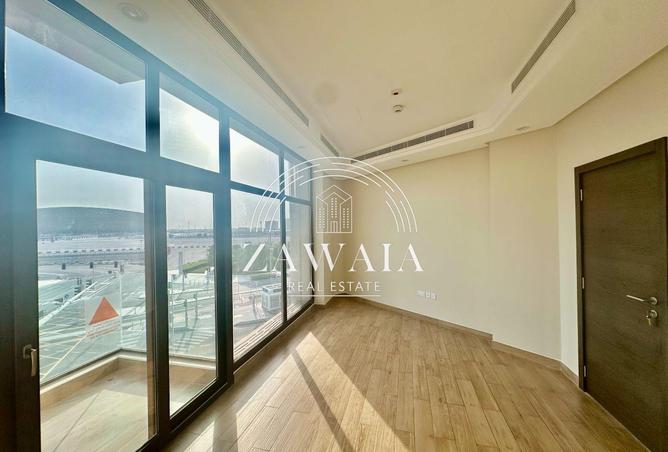 930225 - Property Image 2