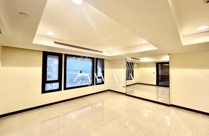 Apartment - 1 Bedroom - 2 Bathrooms for rent in West Porto Drive - Porto Arabia - The Pearl Island - Doha